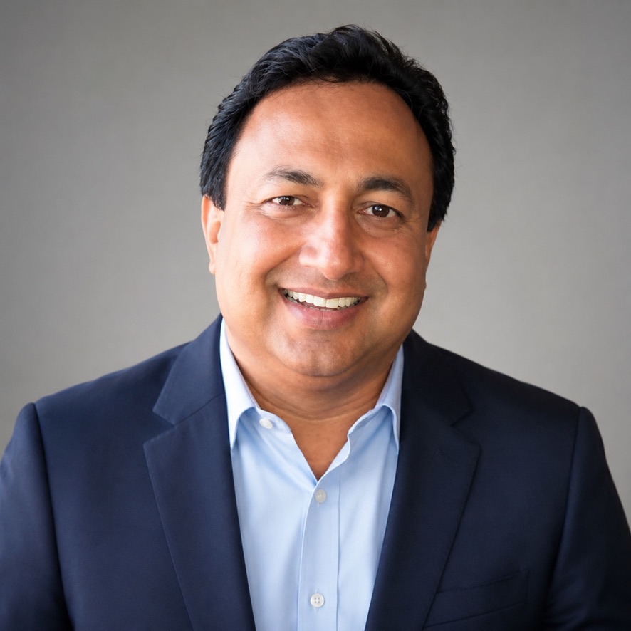 Portrait of Ronnie Deepak Rao, owner of Sai Print